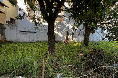 Lote com casa para venda no centro de São Lourenço Mg